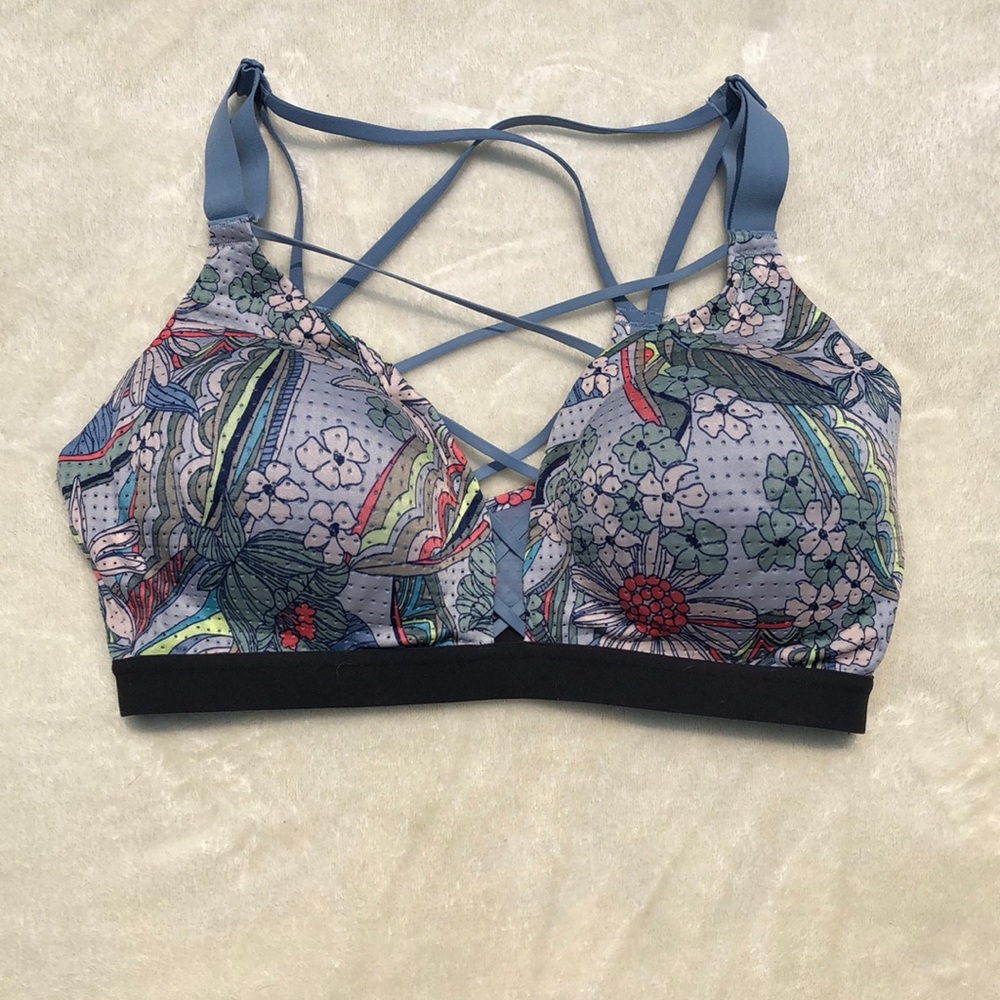 Cute VS Lightweight Strappy Sport Bra size 36D